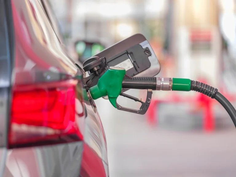 Benzin und Diesel vergleichen: So tanken Autofahrer ohne Umweg