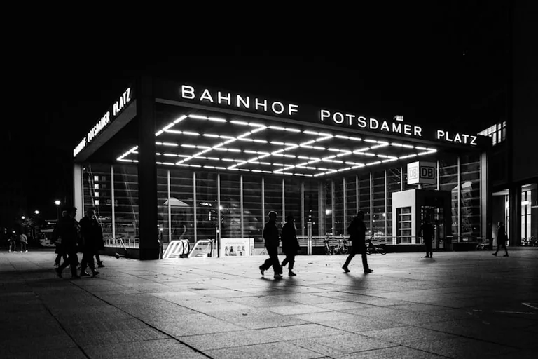 Berlin heute Abend: Ausgehen und Rückfahrt sicher planen