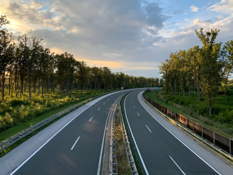 DWD-Warnlage am Samstag: Vor Abfahrt aktuell prüfen