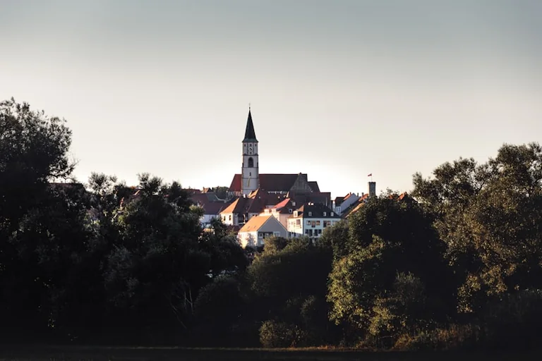 Mariä Himmelfahrt 2026: Feiertagsregeln in Bayern und Saarland