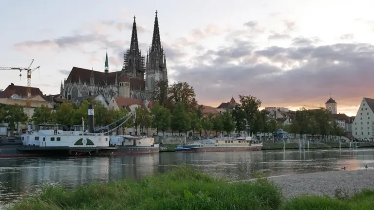 „Mittendrin und drumherum“: Domführung am 30. August in Regensburg