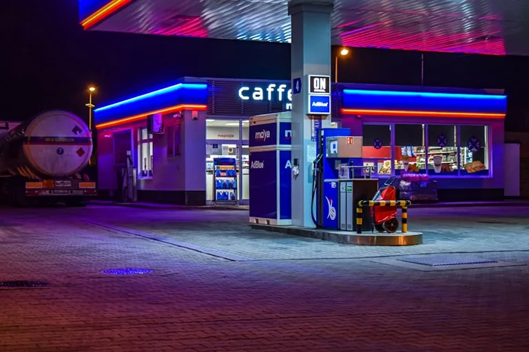 Tanken am Freitagabend: So rechnen Autofahrer richtig
