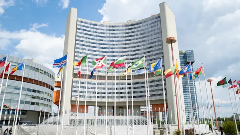 Die Vereinten Nationen (UN) in Wien, ein symbolträchtiger Ort der internationalen Diplomatie.