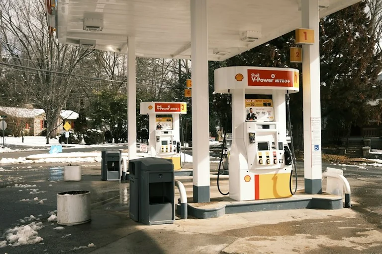 Spritpreise vergleichen: So lohnt sich der Tankstopp auf der Herbstfahrt